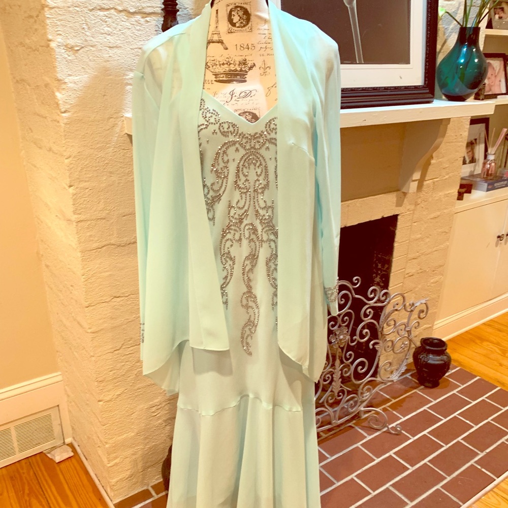 Free ship R &M Richards ✨Formal Beaded Green dress